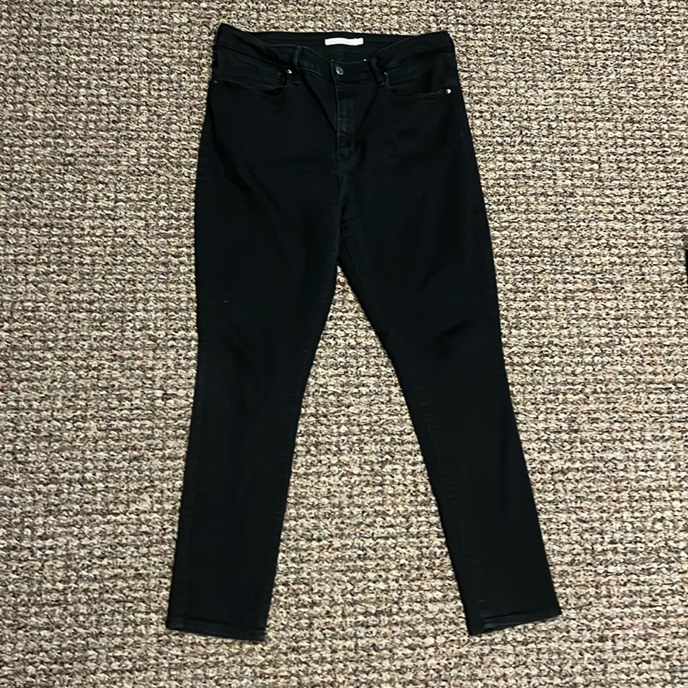 👖Black Levi’s 721 High Rise Skinny Jeans